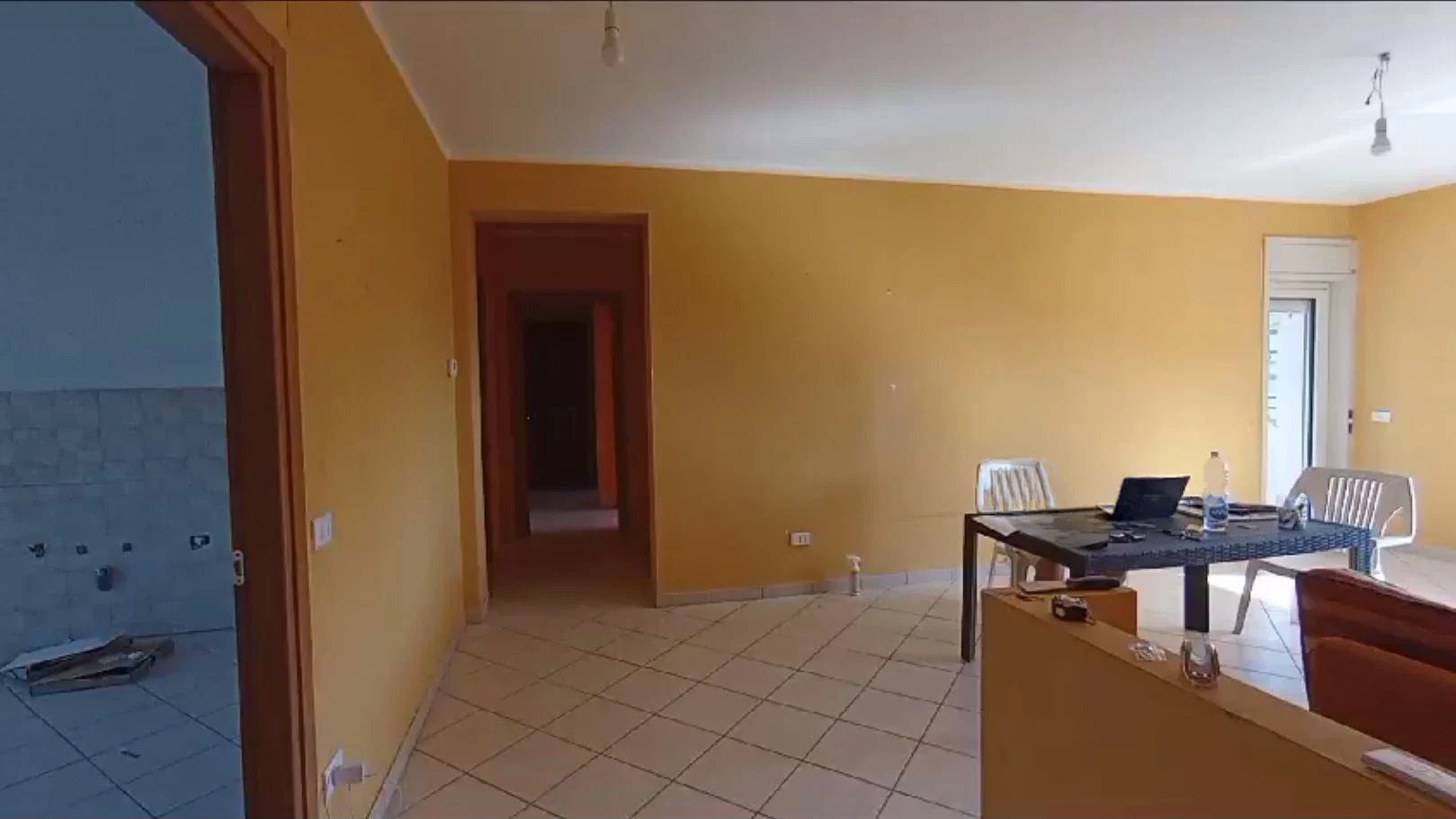Appartamento EM2, zona giorno prima dell'intervento