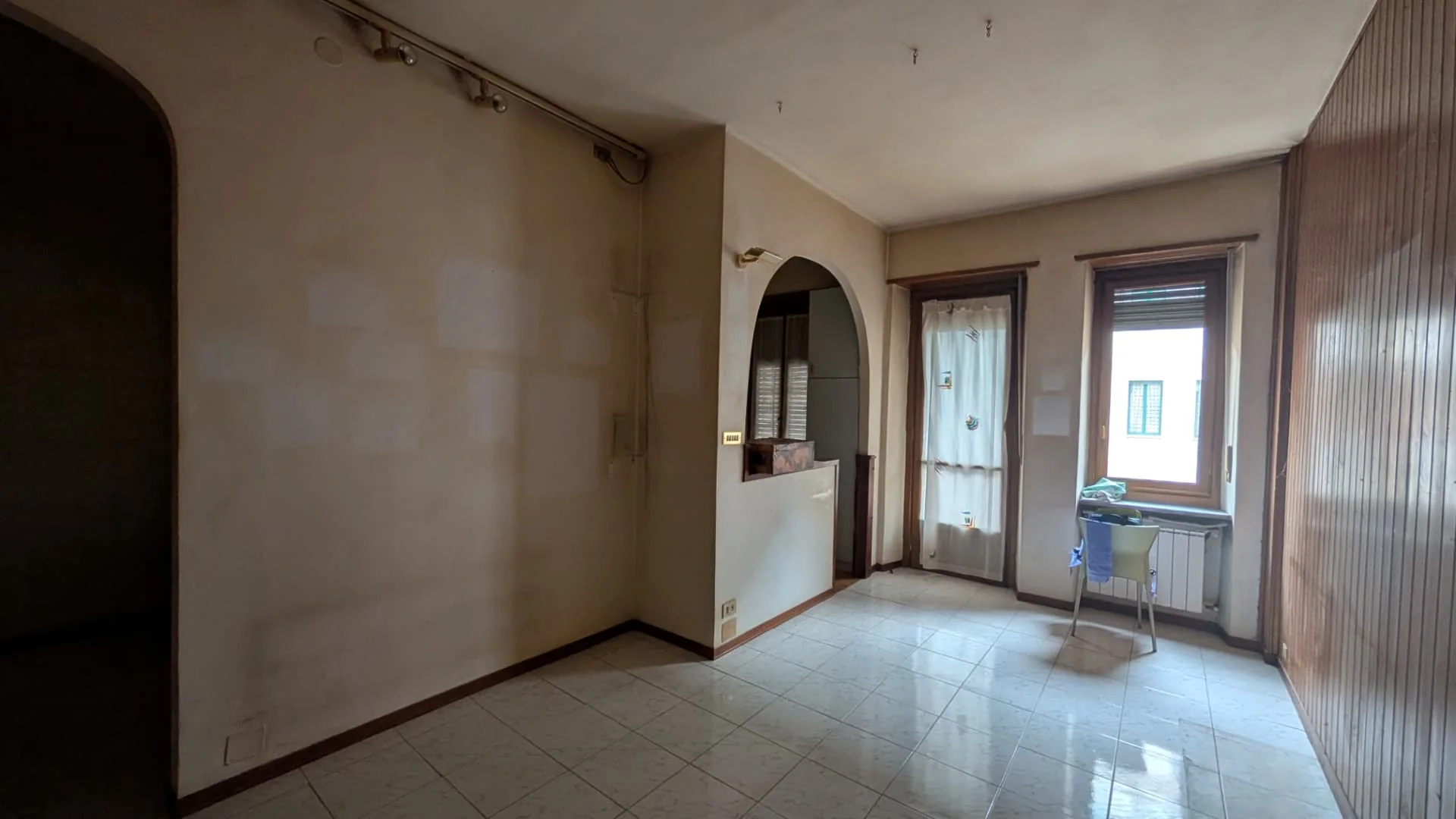 Residenza MF2, stato originario della zona giorno, vista 2